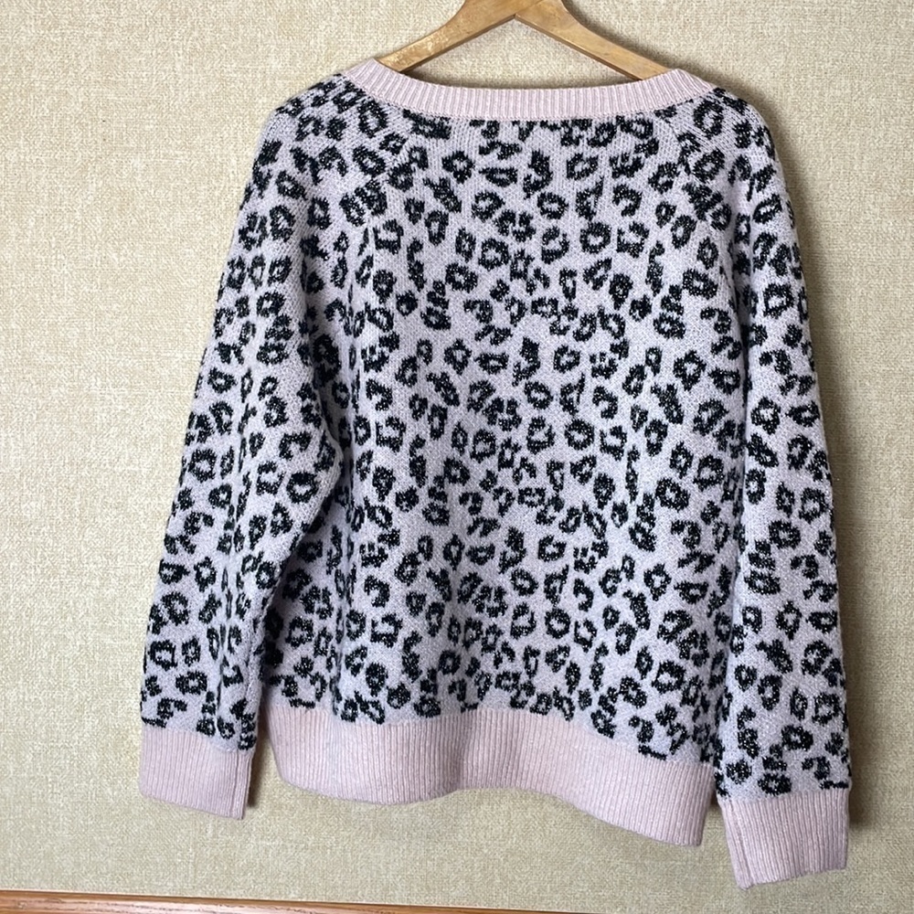 Cupcakes & Cashmere Leopard Print V-Neck Sweater Size Large - Picture 4 of 5